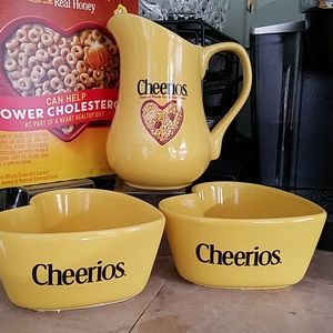 Cheerios pitcher and bowls